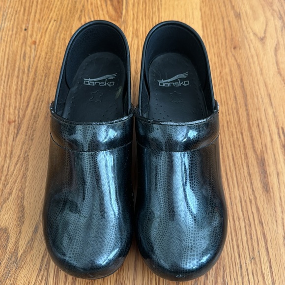 Dansko clog black with grey print - Picture 2 of 11